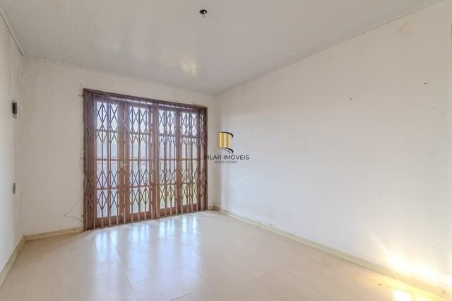 Casa com 04 quartos no Bairro : Partenon em Porto Alegre/RS