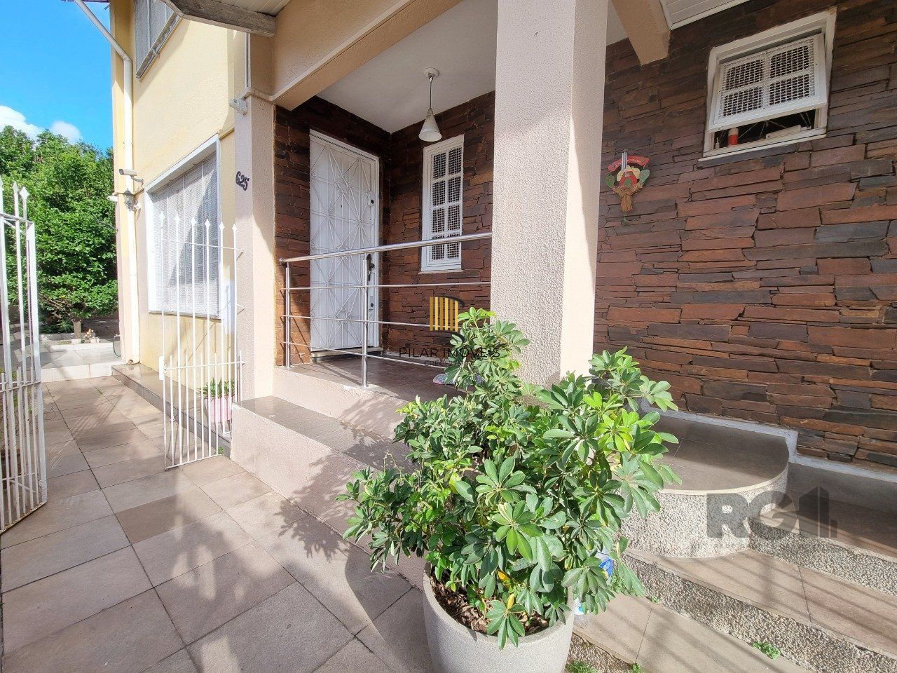 Casa 4 dormitórios, 4 vagas, espaço gourmet, piscina, jardim do salso Porto Alegre RS