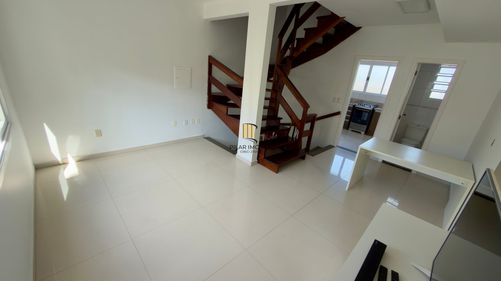 Casa com 02 quartos e 02 vagas no Bairro Jardim Itu em Porto Alegre