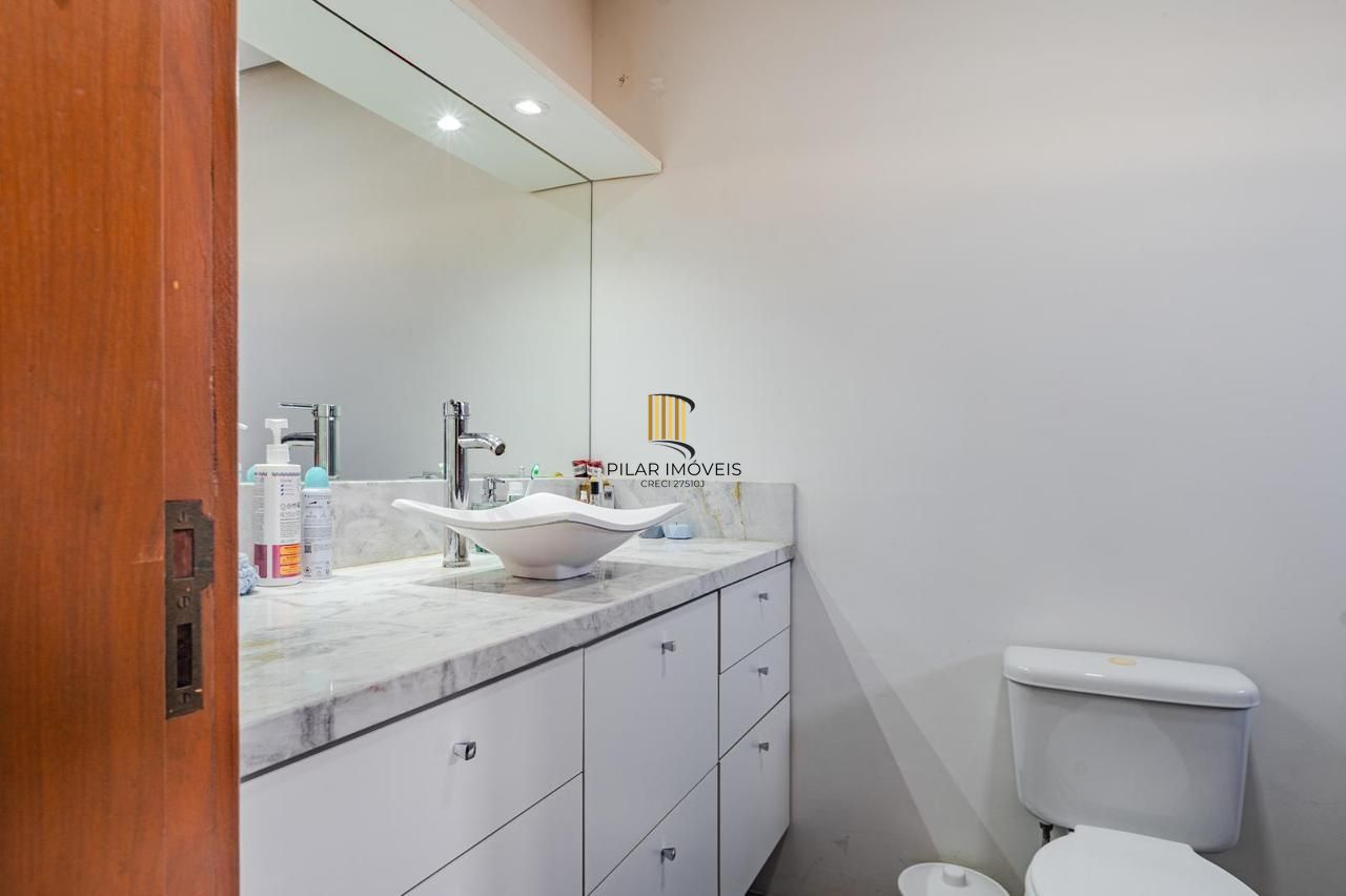 Casa em condomínio 3 dormitórios e sótão bairro Cristal