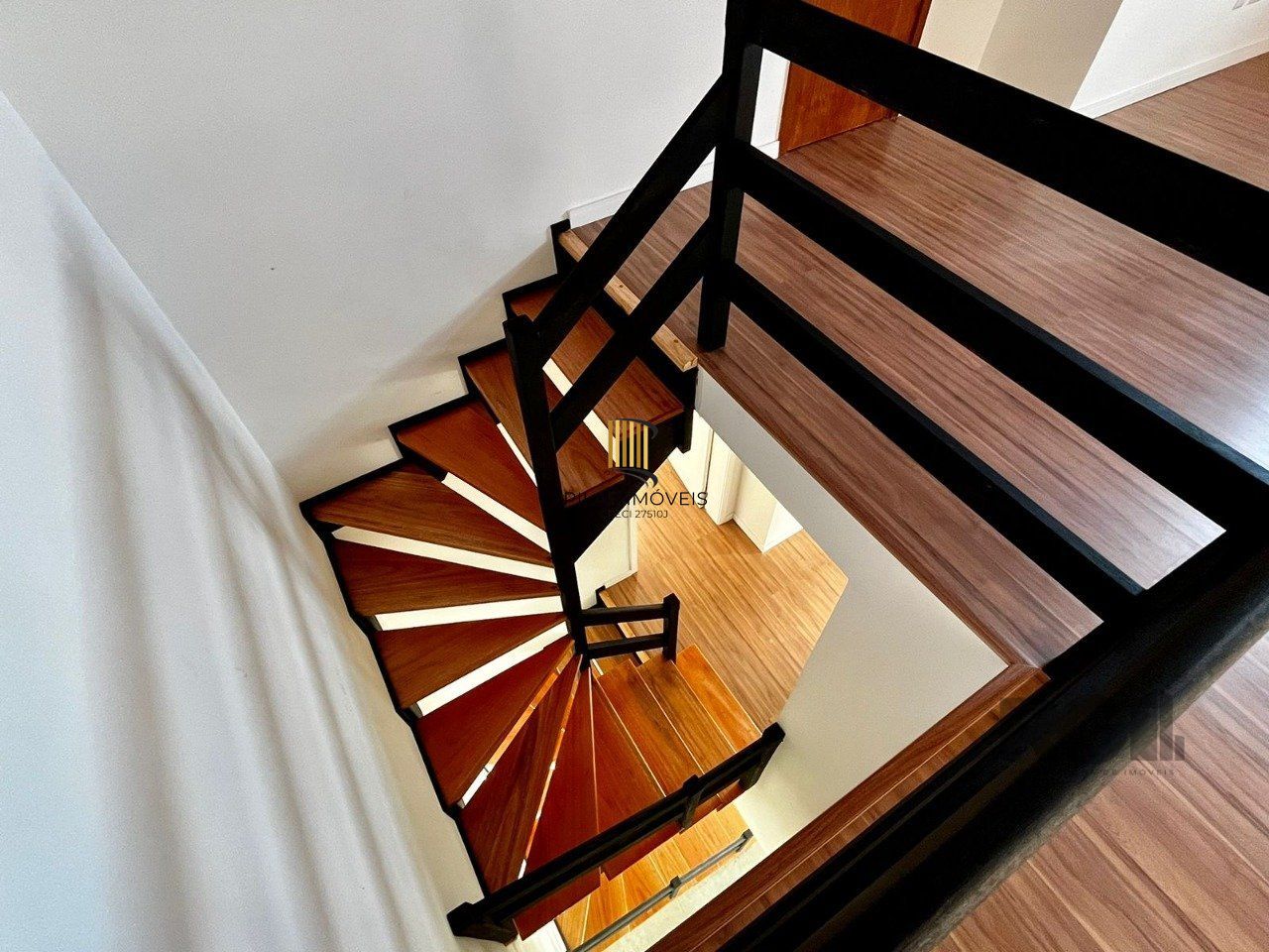 casa 3 dormitórios  1 suíte, 2 vagas, condomínio com piscina 240,22m² privativos no Bairro Vila Nova Porto Alegre/RS