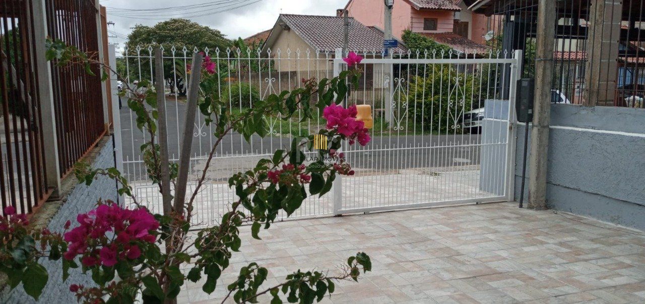 Casa com 02 dormitorios, 01 Banheiro social no Bairro:Hipica