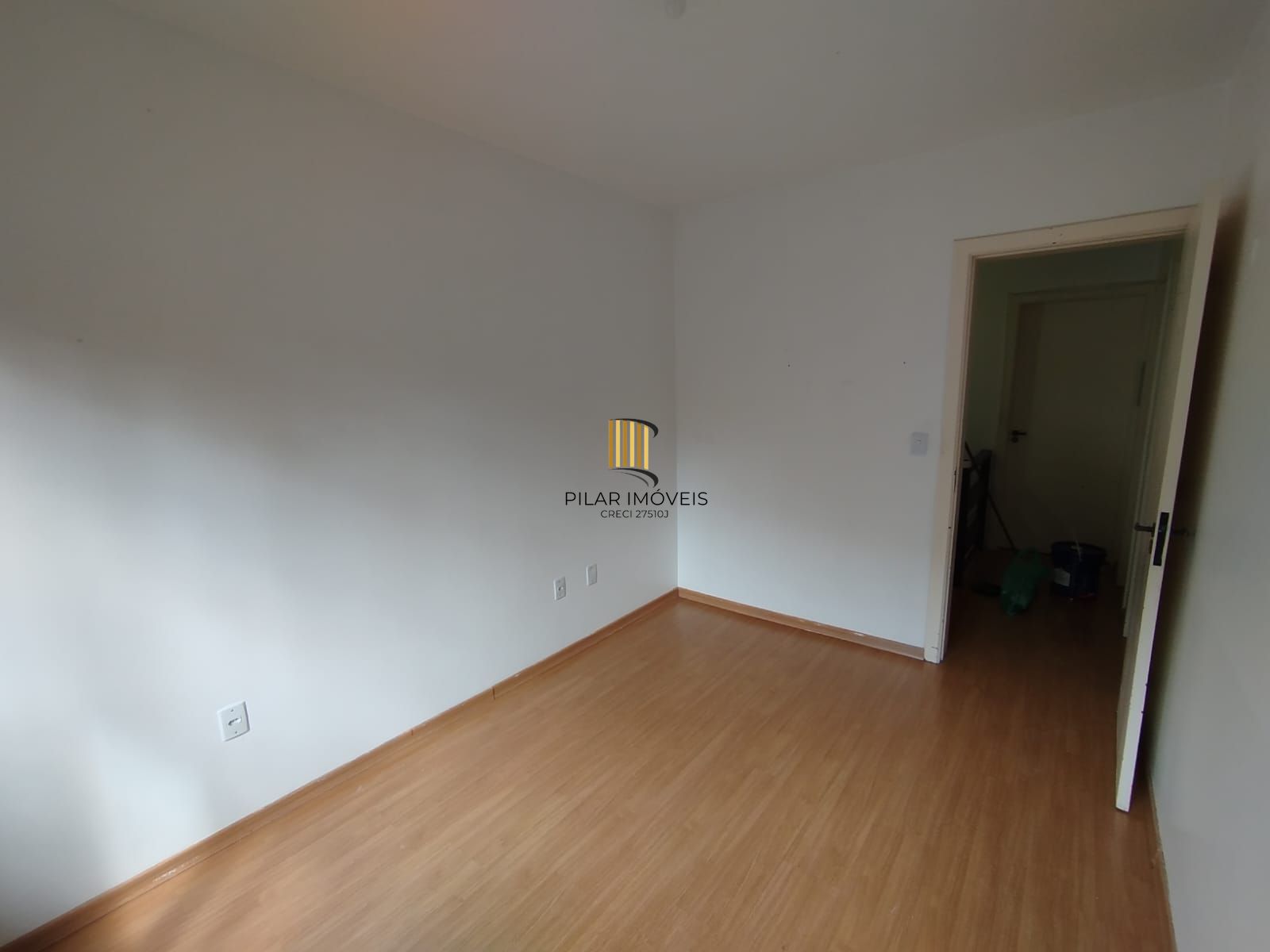 Casa com 03 quartos e 01 vaga no Bairro Cristal