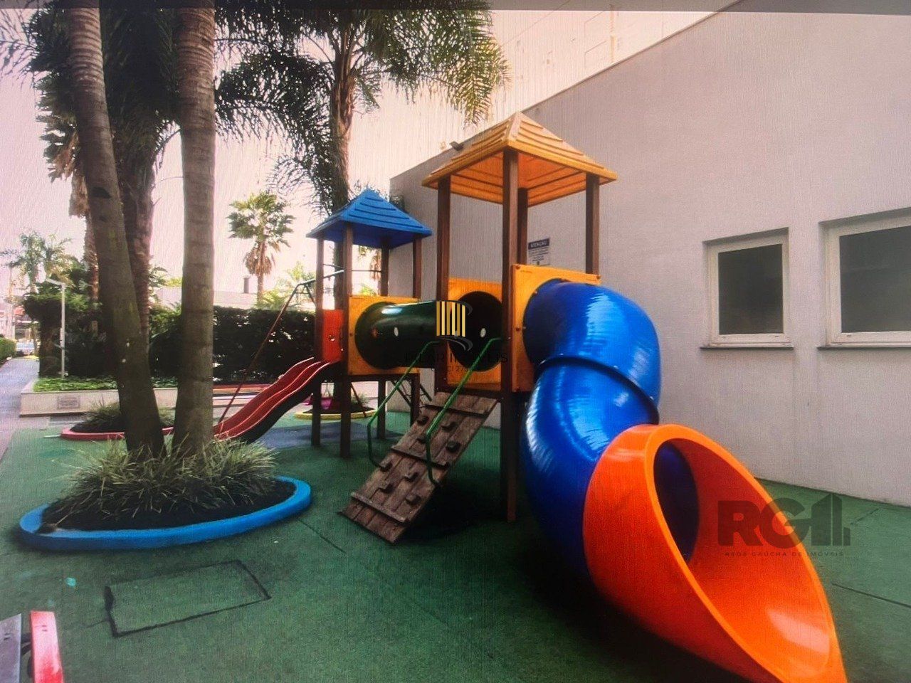 Apartamento de 2 dormitórios, sendo 1 suíte no bairro Mal Rondon