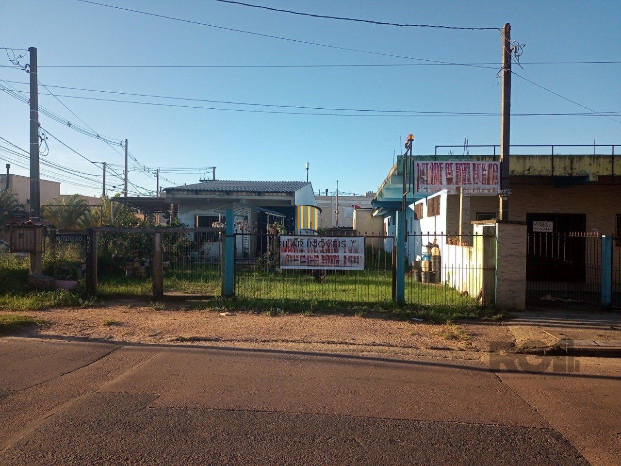 Casa com espaço para loja, e estacionamento,  Restinga, Porto Alegre- RS