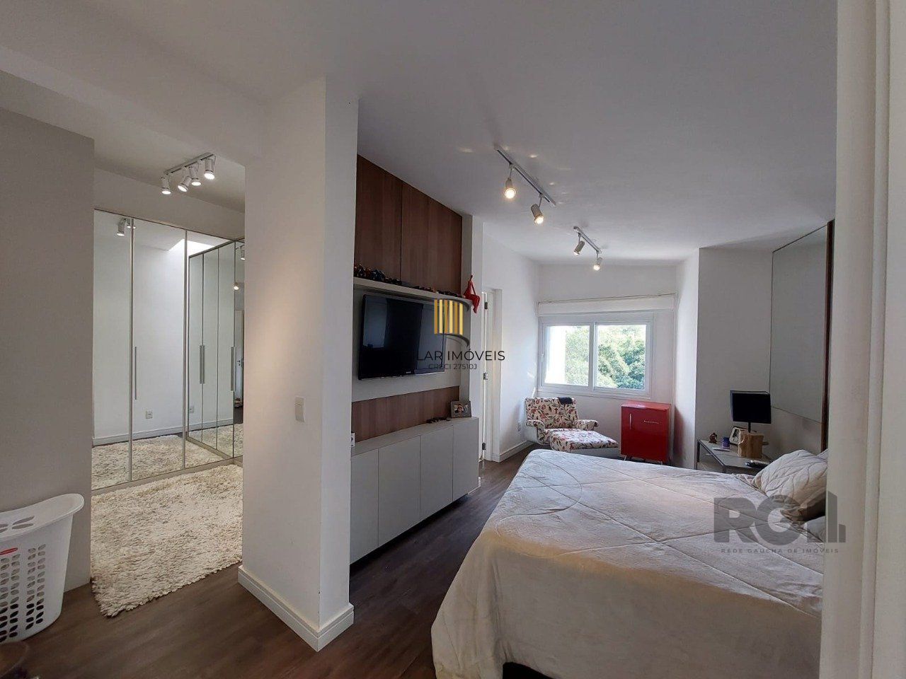 Casa para Venda - 296m², 3 dormitórios, sendo 1 suites, 3 vagas - Vila Nova, Porto Alegre
