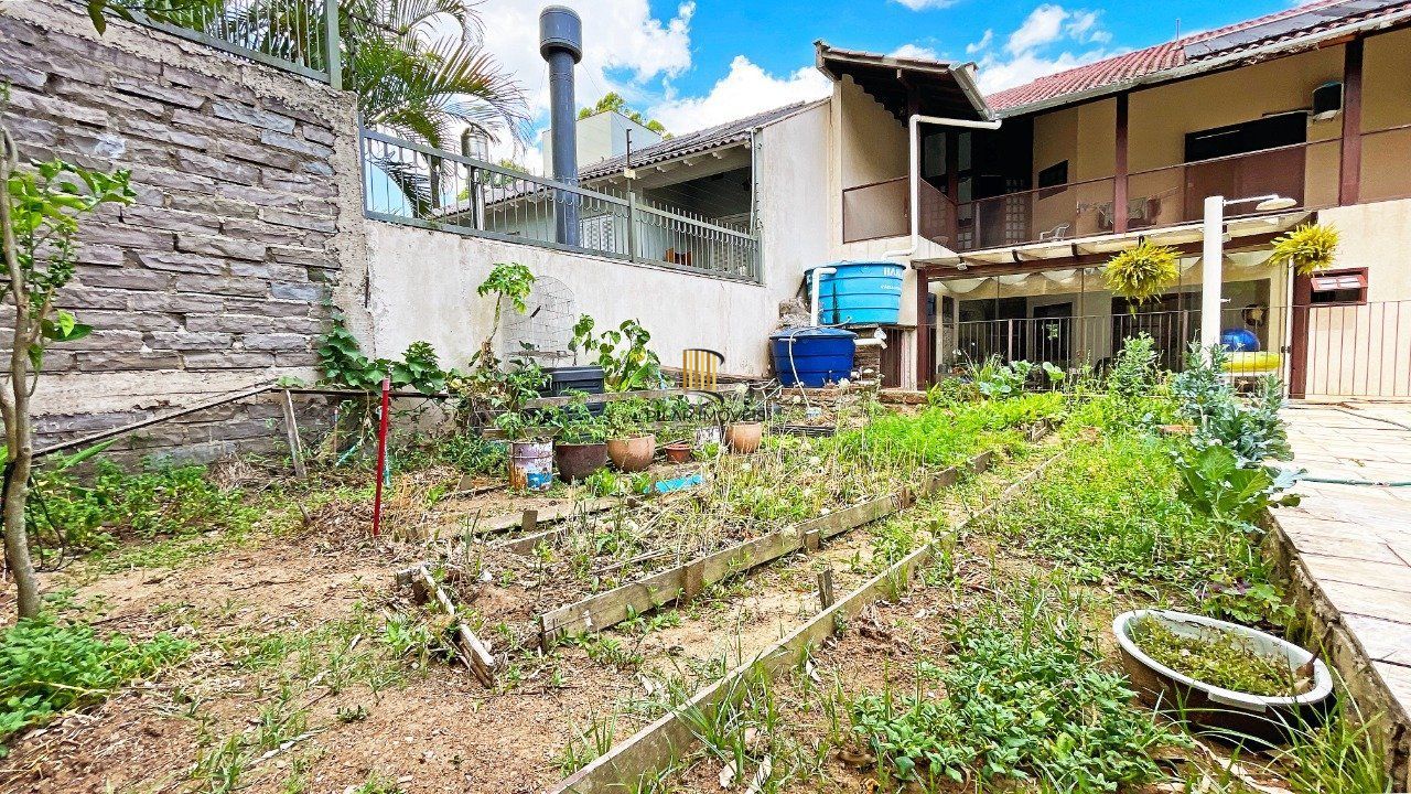 Casa 4 Suítes e 6 vagas de garagem no bairro Jardim Itu