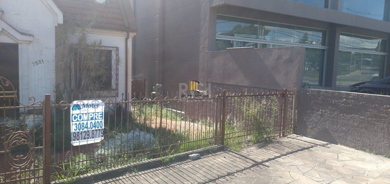 Casa de 4 dormitórios na Av. Teresópolis bairro Teresópolis