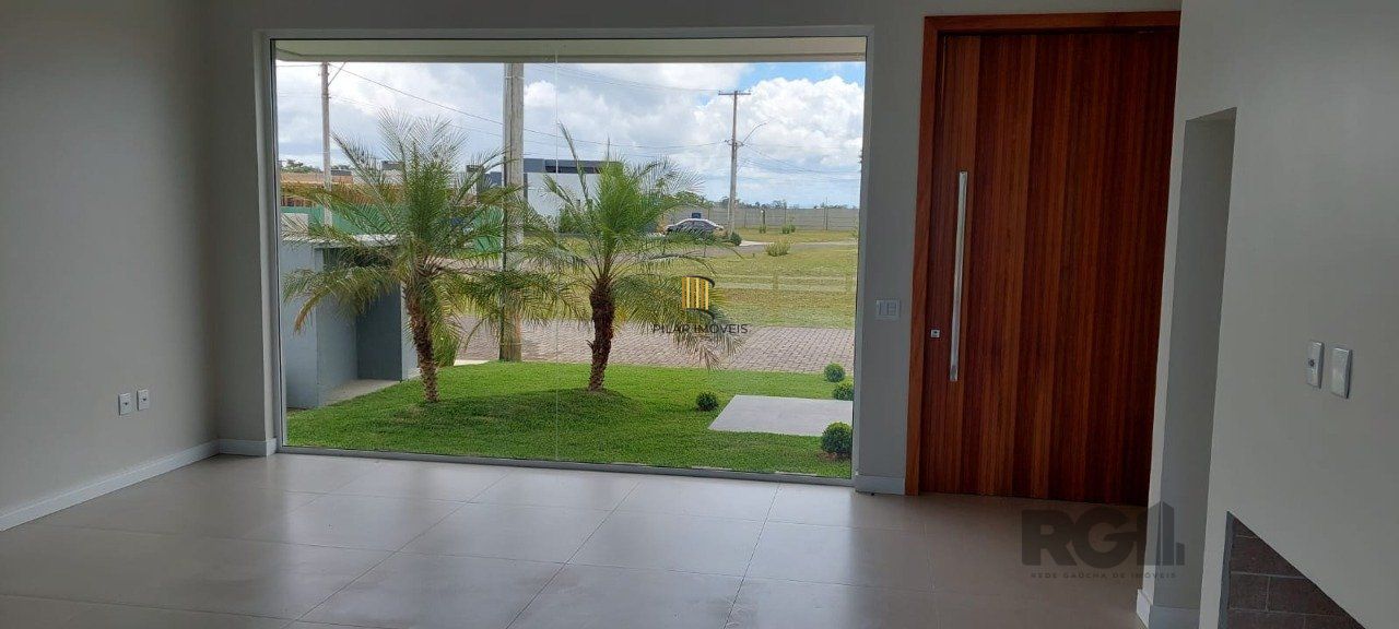 Casa em condomínio com 3 dormitórios, sendo todos suítes em Torres