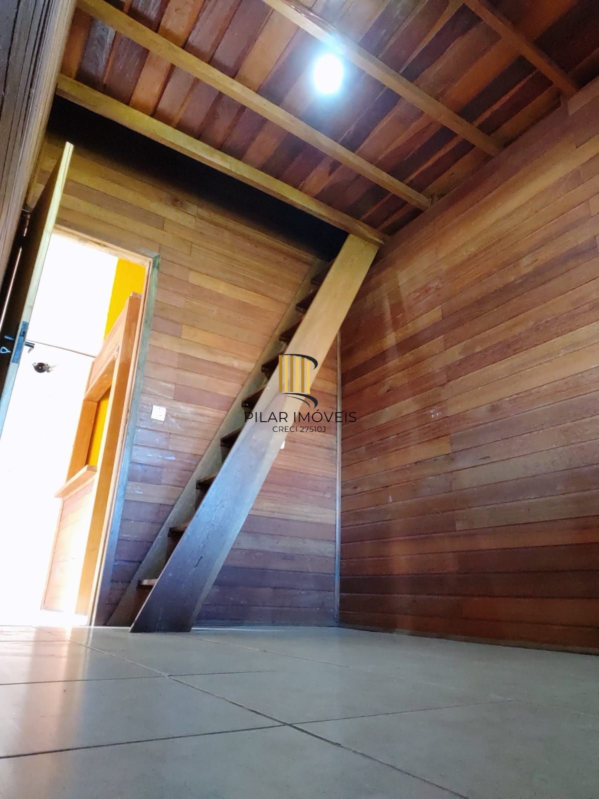 Casa com 03 quartos e 02 vagas (Mista) no Bairro Jardim Leopoldina, Porto Alegre