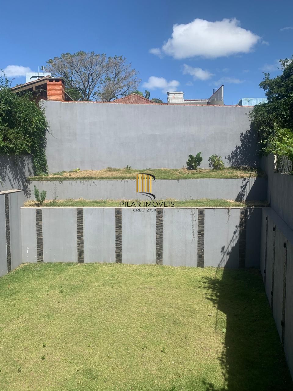 Casa com 3 dormitórios e suíte à Venda no Bairro Medianeira - Porto Alegre/RS
