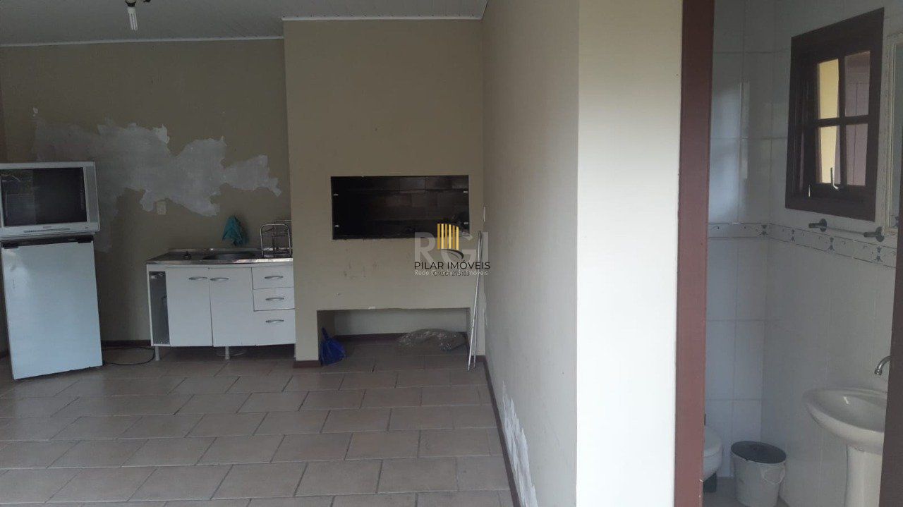 Casa em condomínio com 168,03m² com 3 dormitórios, 1 suíte, vagas de garagem, no bairro Serraria