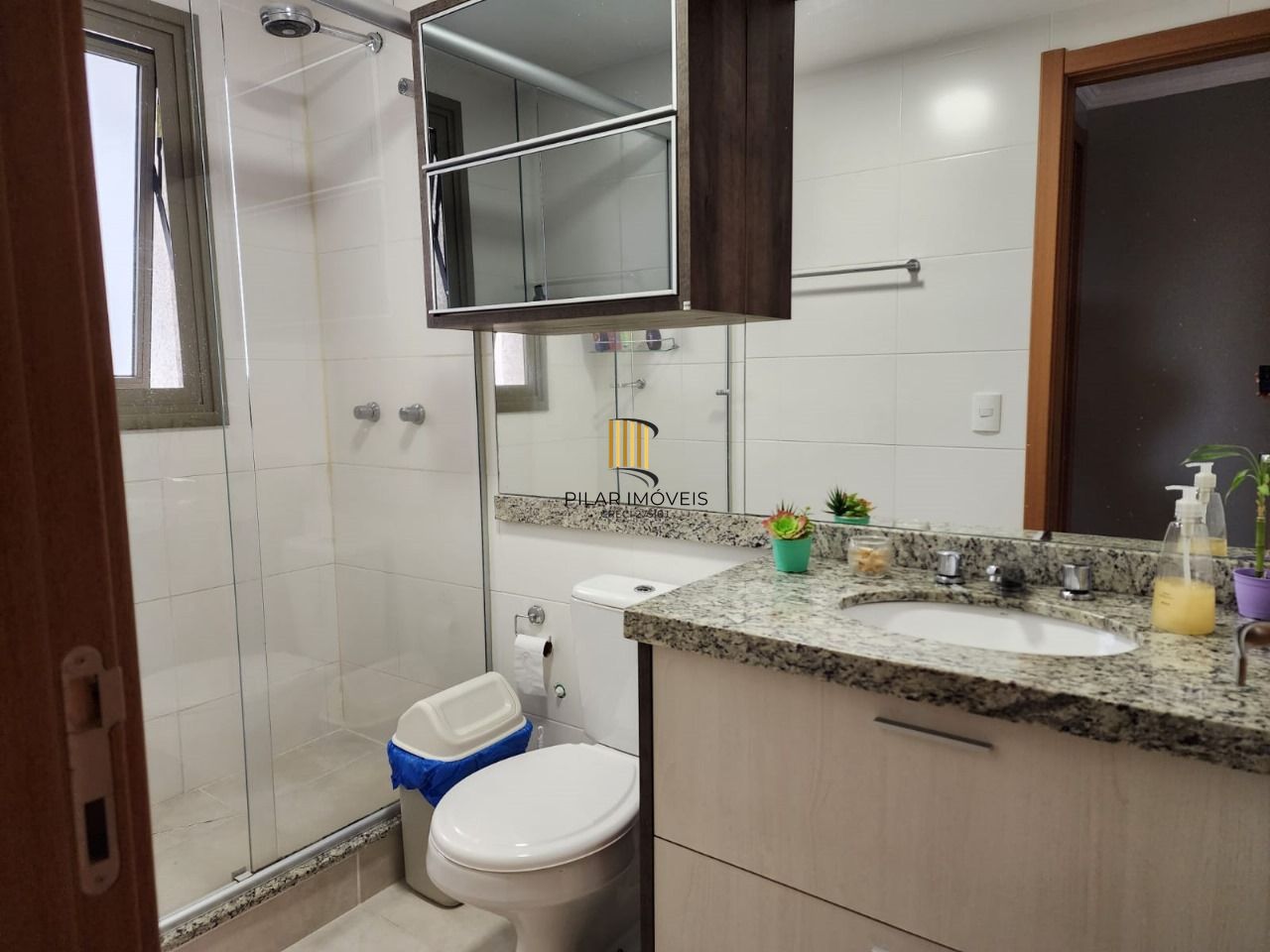 Apartamento com 03 quartos (01 suíte) e 02 Vagas no Bairro Cavalhada