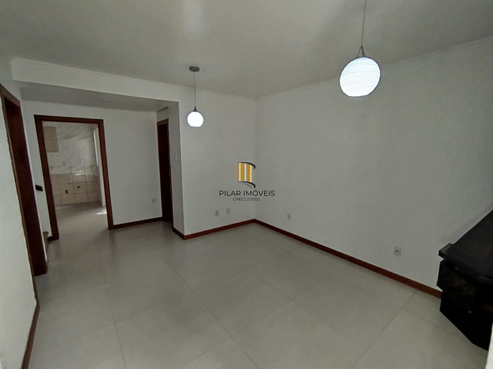 Casa com 03 quartos e 01 vaga no Bairro Cristal