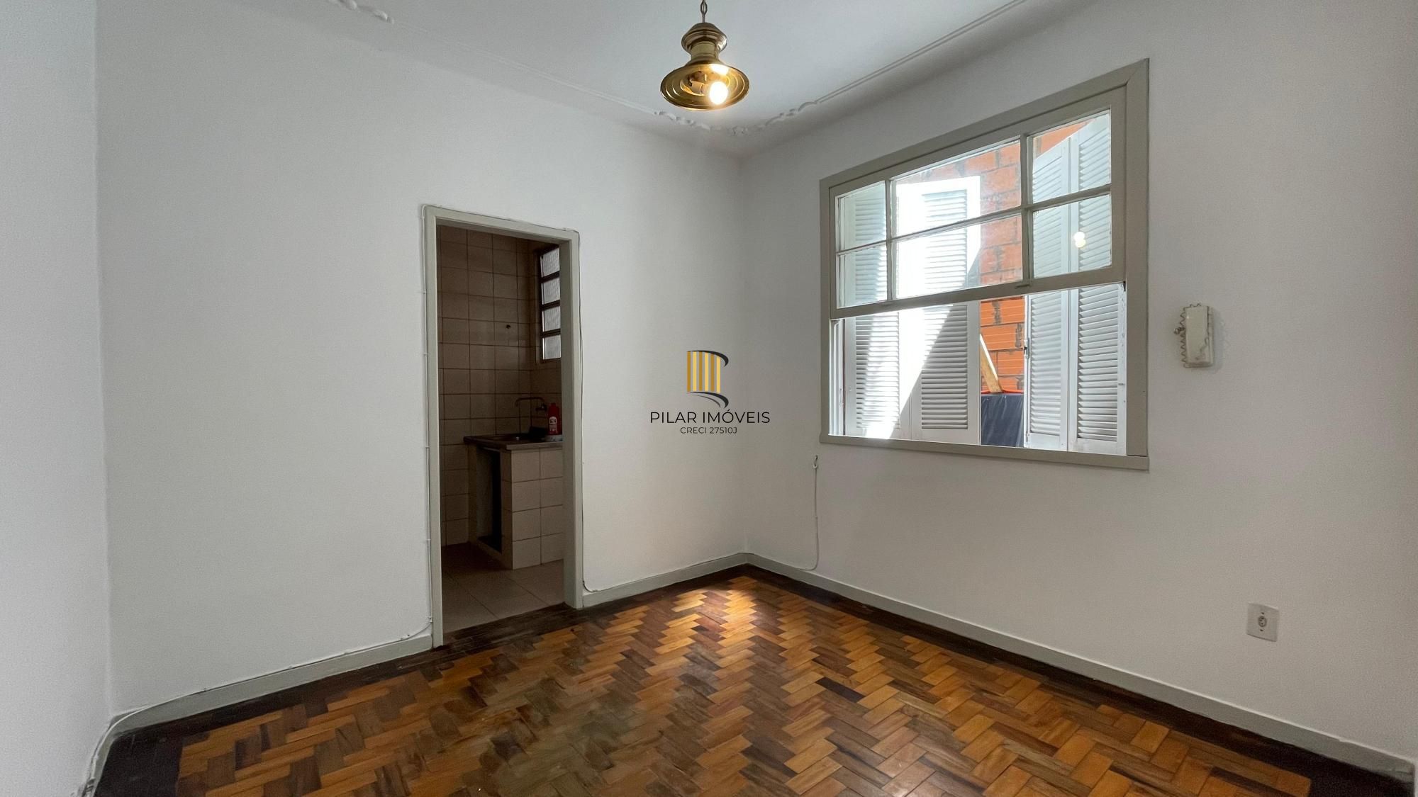 Apartamento na Ramiro Barcelos, com 1 dormitório