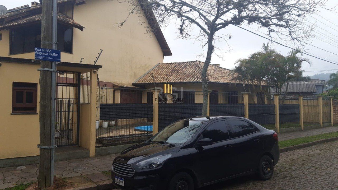 Casa em condomínio com 168,03m² com 3 dormitórios, 1 suíte, vagas de garagem, no bairro Serraria