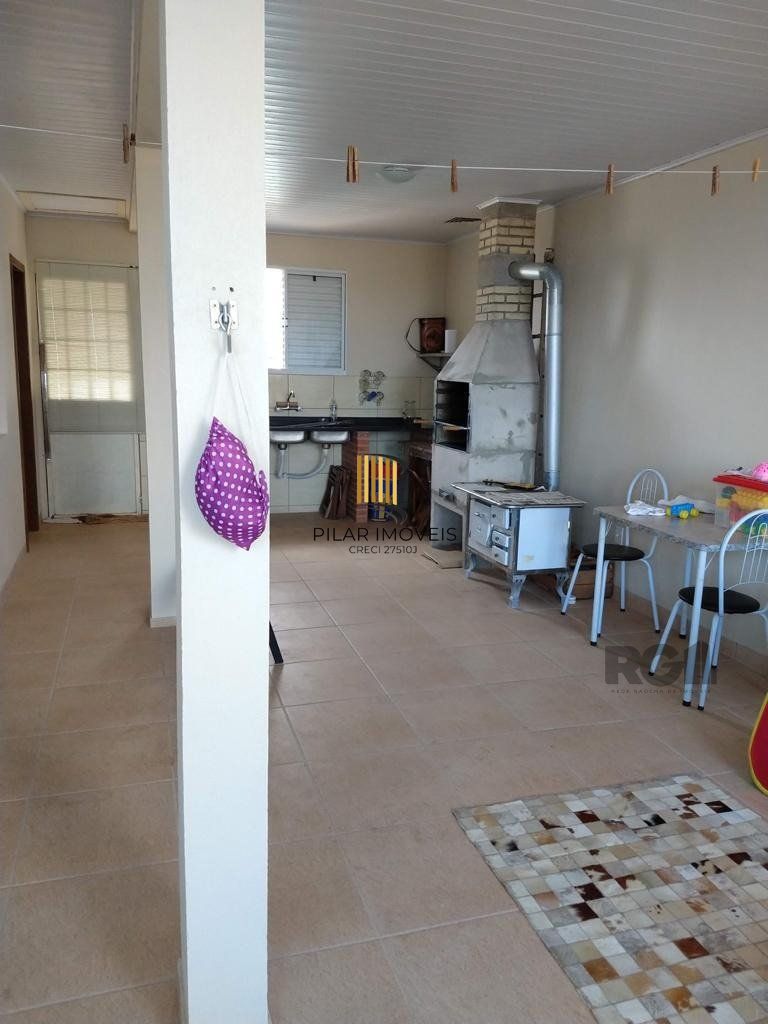 Casa com 3 quartos, 4 vagas de garagem, salão de festa, sacada 198m² no bairro Rubem Berta, Porto Alegre/RS