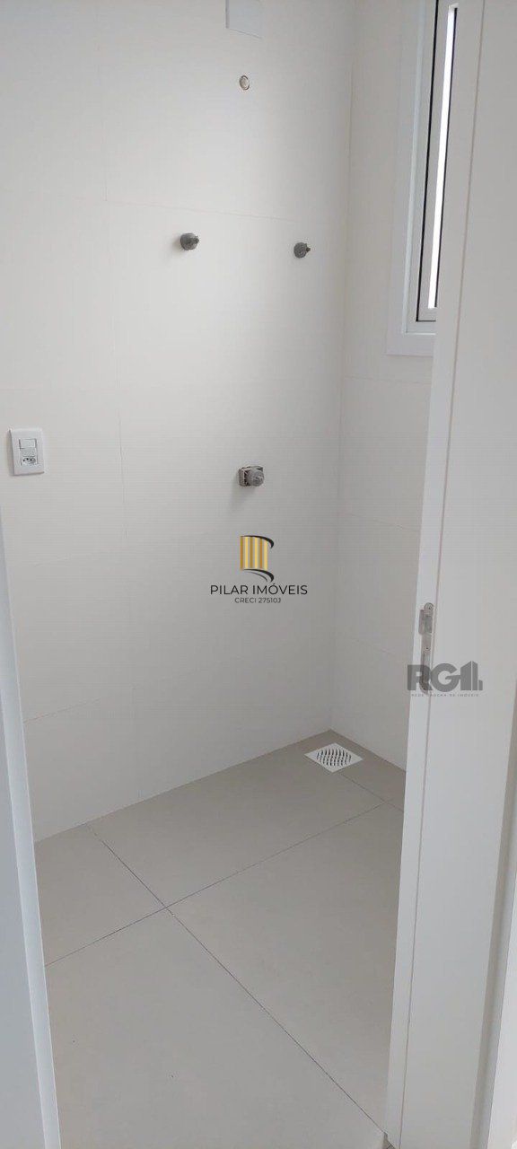 Casa em condomínio com 3 dormitórios, sendo todos suítes em Torres
