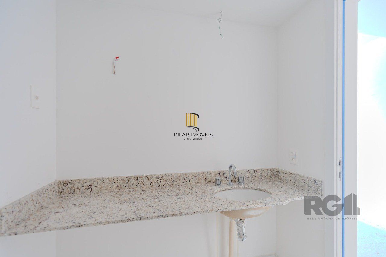 Apartamento com 01 quarto e 01 vaga no Bairro Partenon