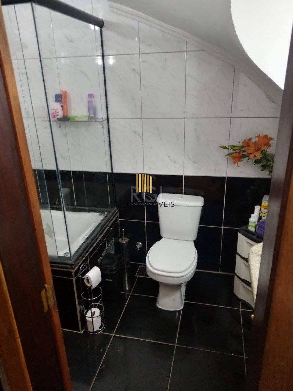 Casa, 2 dormitórios, 2 banheiros, 2 vagas de garagem, no bairro Aberta dos Morros, Porto Alegre/RS