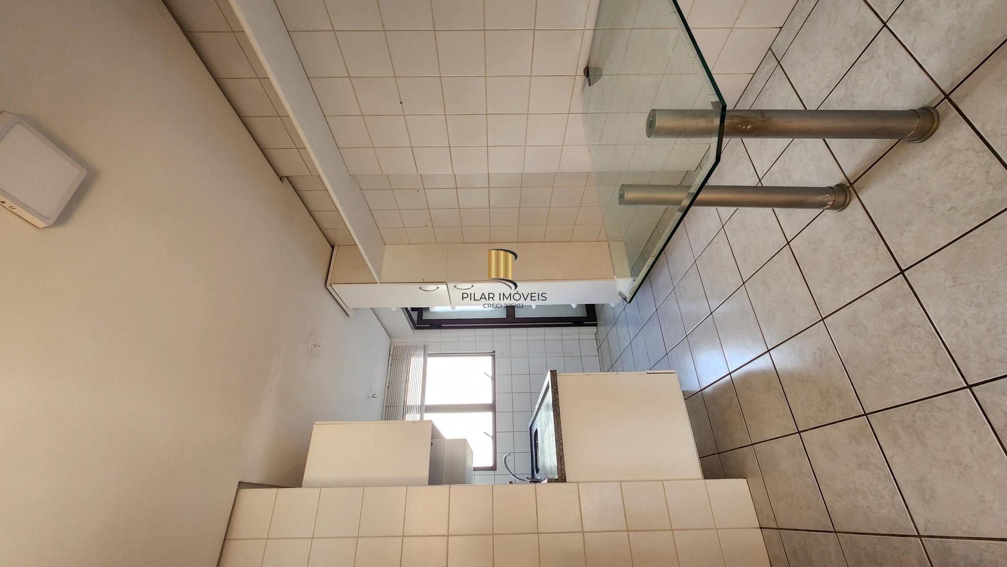 Apartamento de 103m² com 3 dormitórios, 1 suíte e 2 Vagas no Bairro Petrópolis