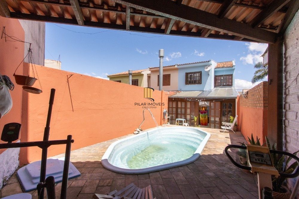 Casa 3 dormitórios no bairro Serraria