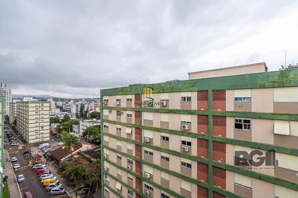 Apartamento de 2 dormitórios com vaga no bairro Petrópolis