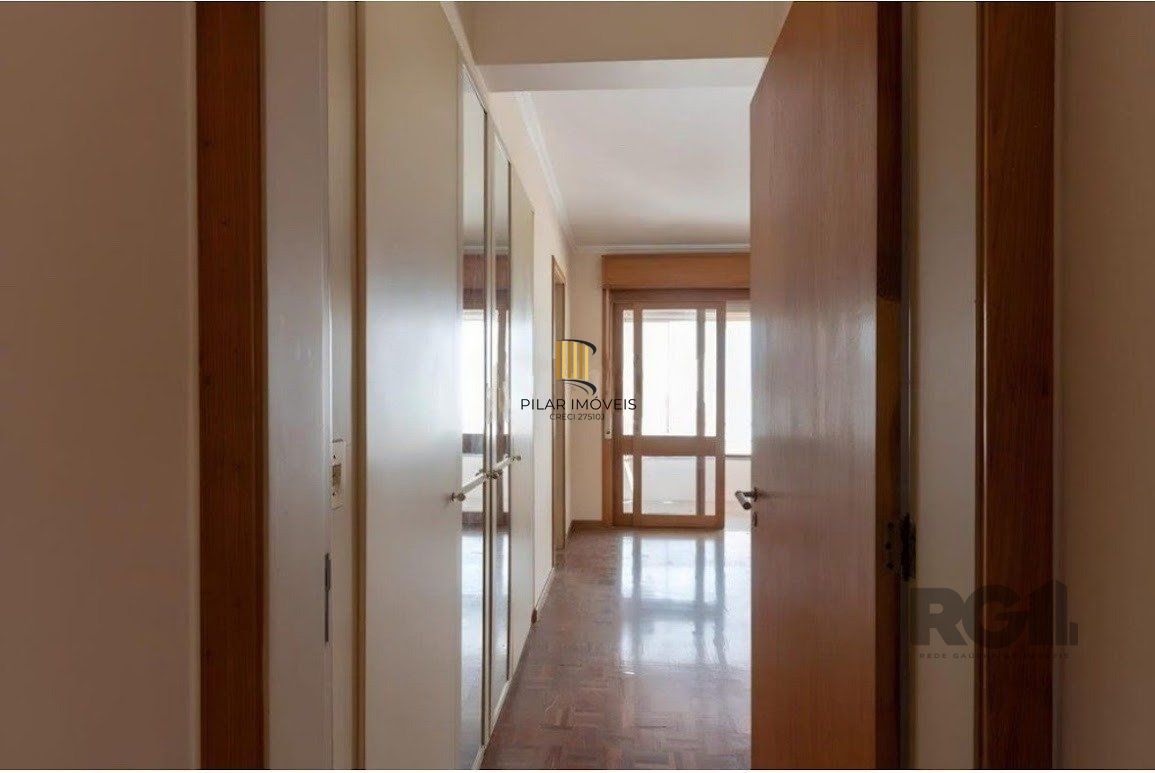 Apartamento a venda, dois dormitórios com vaga e infra no bairro Menino Deus