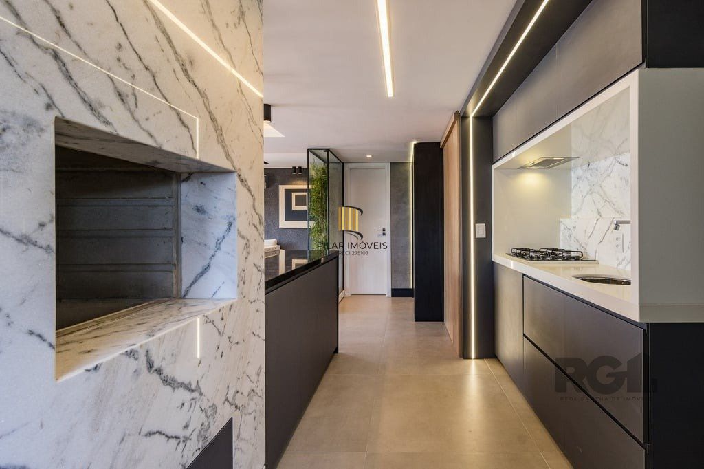 Apartamento para Venda - 130.07m², 3 dormitórios, sendo 3 suites, 3 vagas - Petrópolis
