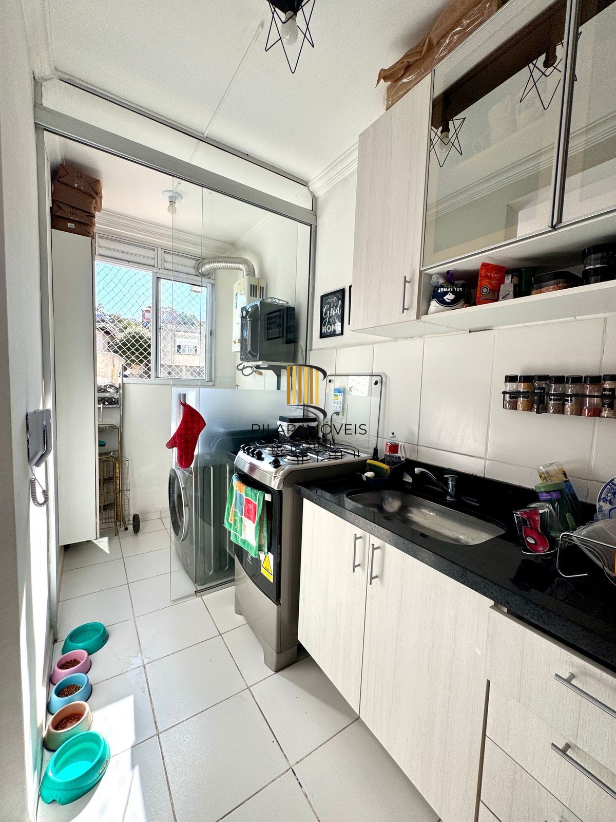 Apartamento de 02 dormitórios No Bairro Teresópolis de Porto Alegre