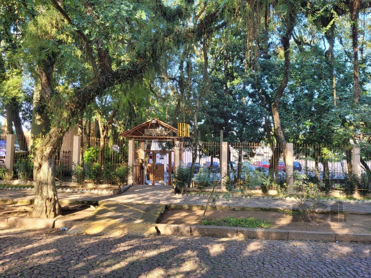 Sobrado para Venda - 36m², 2 dormitórios, 1 vaga - Guarujá, Porto Alegre - Pilar Imóveis