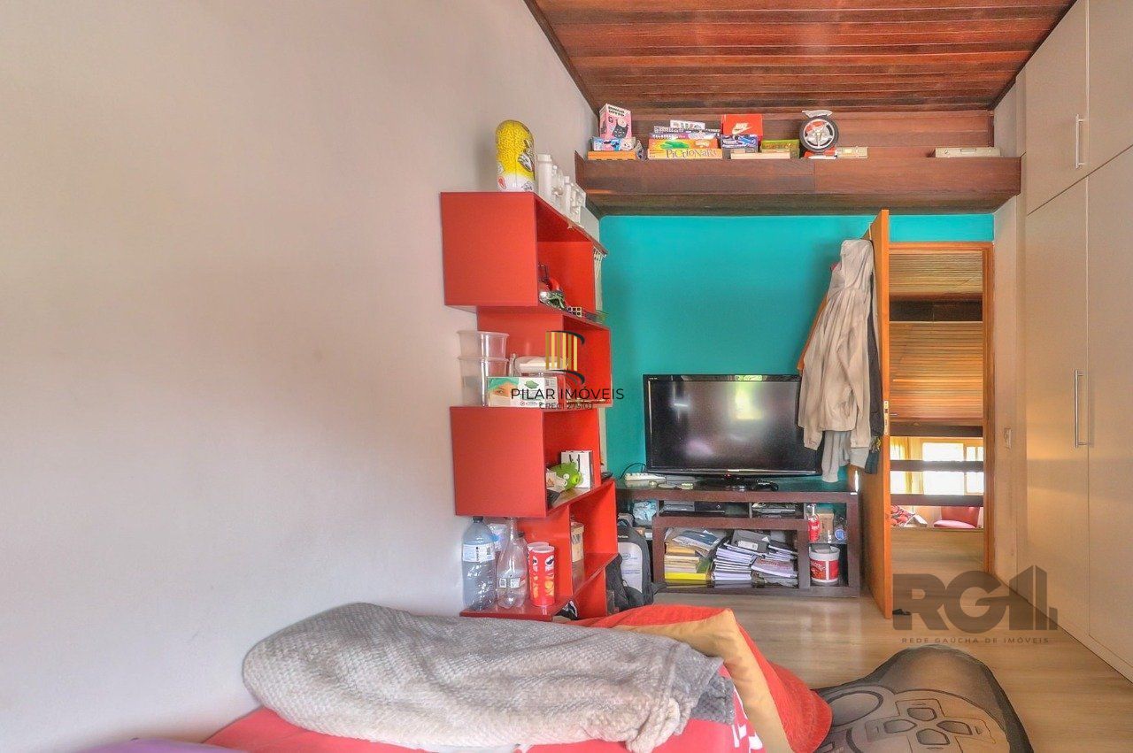 Casa a venda composta de 4 dormitórios no bairro Jardim Isabel em Porto Alegre