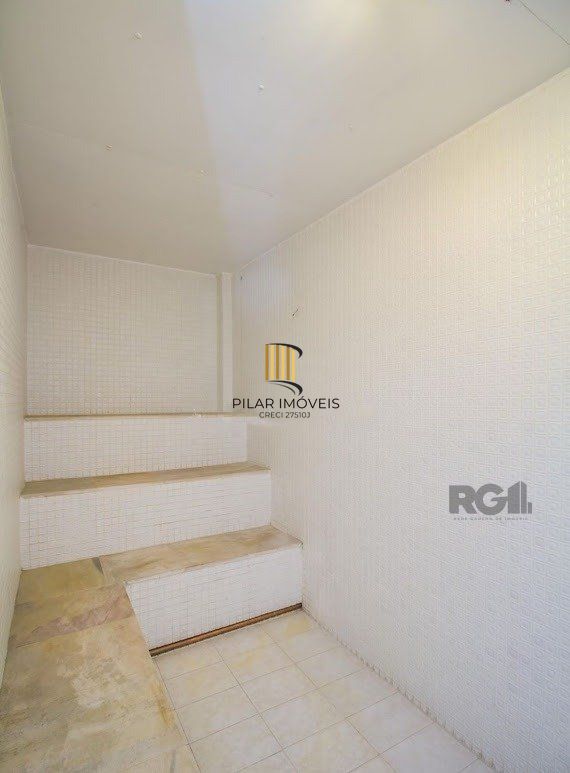 Apartamento a venda, dois dormitórios com vaga e infra no bairro Menino Deus