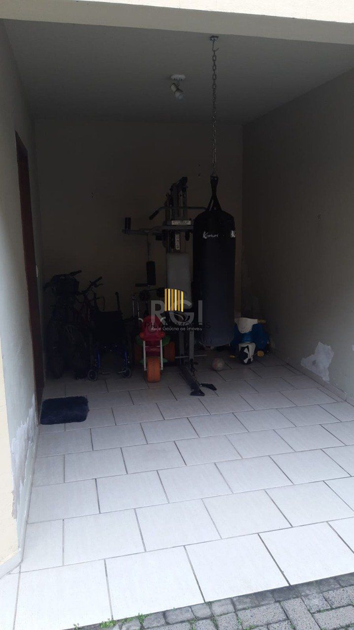 Casa em condomínio com 168,03m² com 3 dormitórios, 1 suíte, vagas de garagem, no bairro Serraria