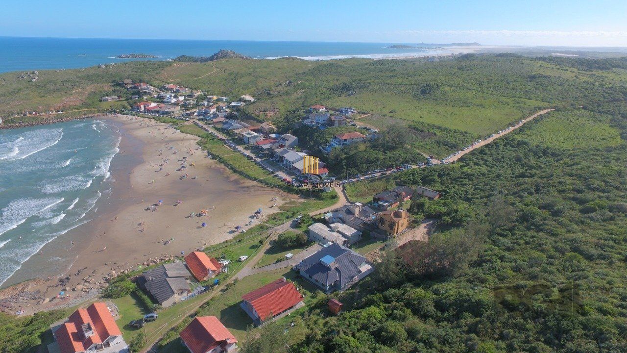 Casa 3 dormitórios, 3 vagas, churrasqueira na Praia da Tereza em Laguna/SC