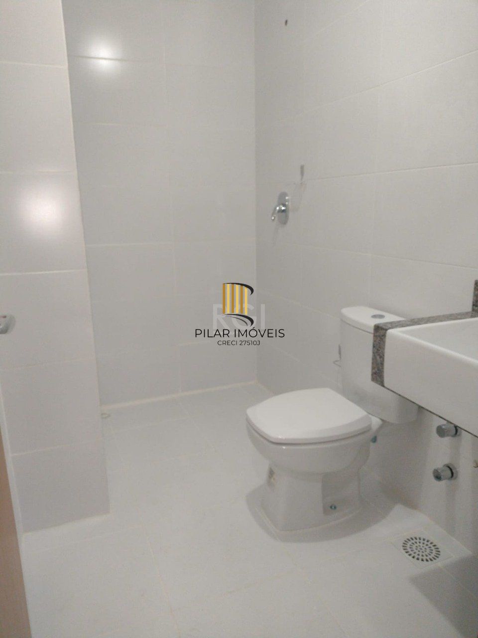 Casa 3 dormitórios, sendo 1 suites, 2 vagas - Guarujá, Porto Alegre RS