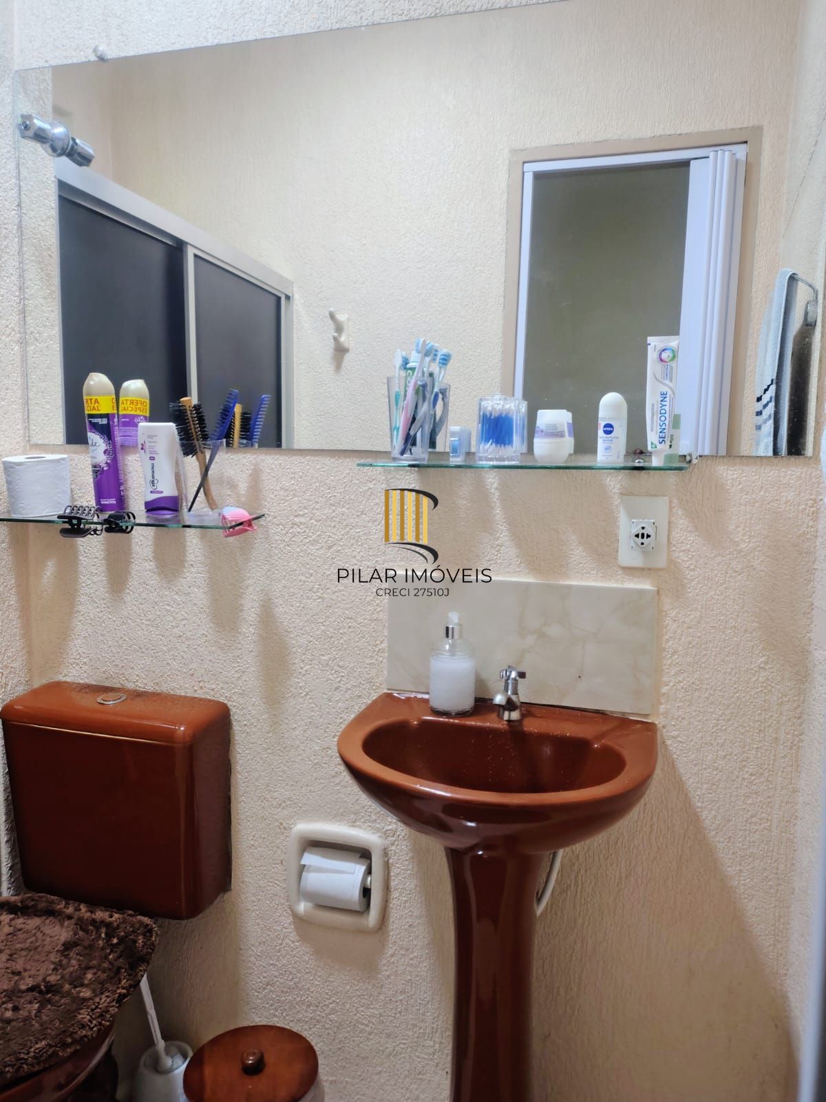 Apartamento de 2 dormitórios , portaria , salão de festas com churrsaqueira !