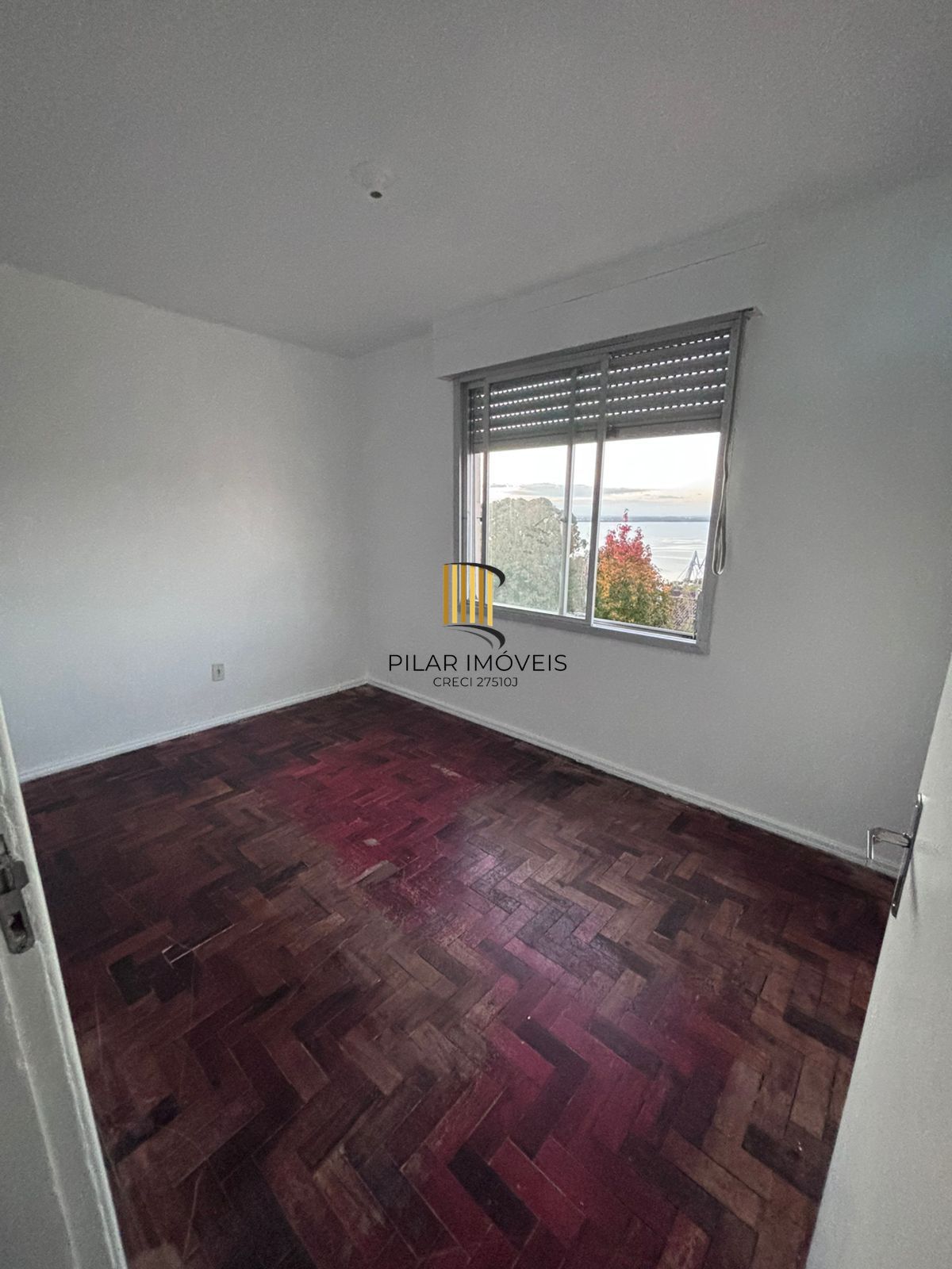 Apartamento de 2 dormitórios com estacionamento rotativo , ultimo andar sem elevador , com vista !
