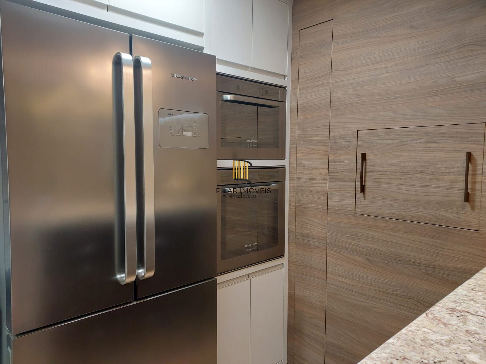 Apartamento com 3 dormitórios, sendo 1 deles suíte, com 02 vagas