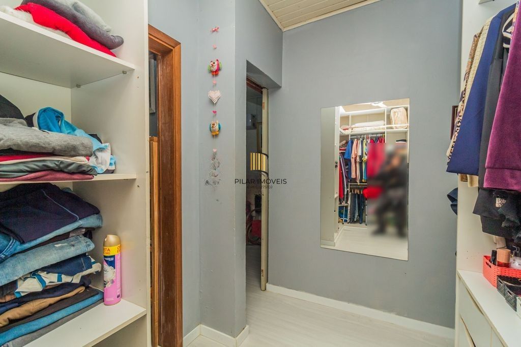 CASA 03 dormitórios, 2 suítes,  216m² privativos  com piscina no BAIRRO MEDIANEIRA