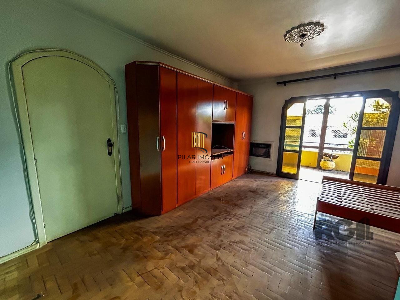 Casa com 2 salas comerciais, 3 quartos, vaga de garagem churrasqueira, suíte, no bairro Cavalhada, Porto Alegre/RS