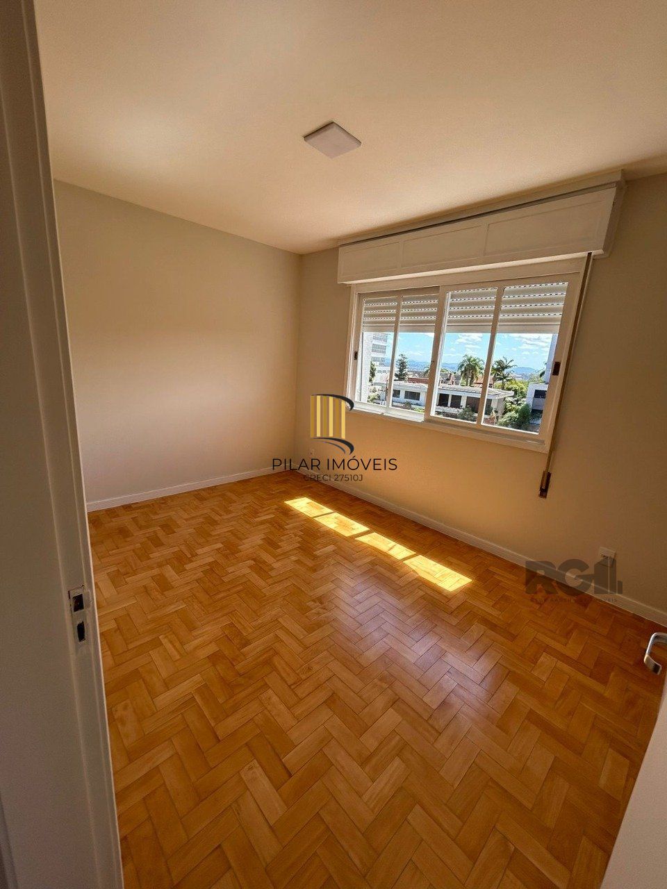 Belíssimo Apartamento com 03 quartos (01 suíte) uma vaga coberta todo Reformado