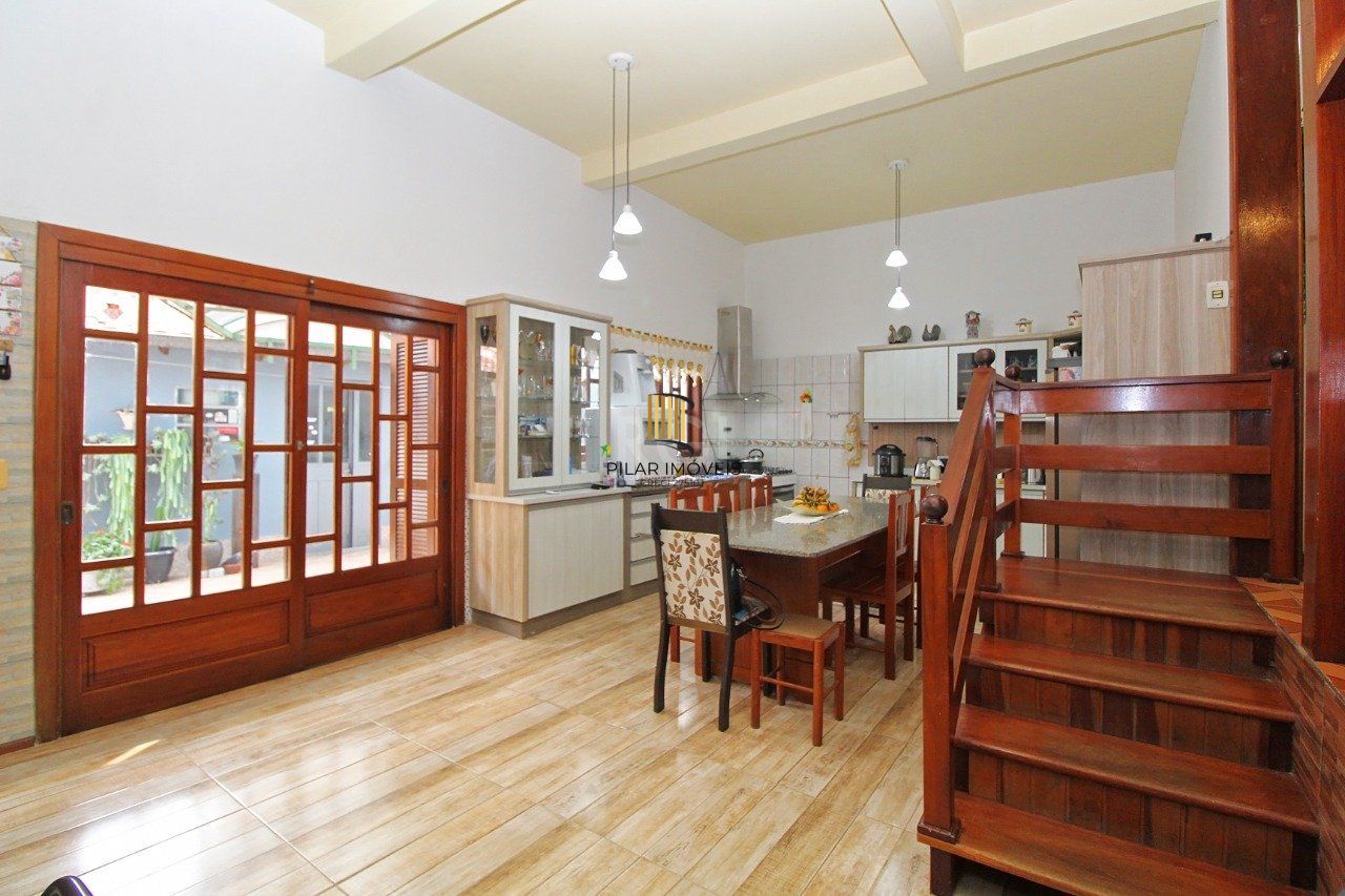 Casa para Venda - 339m², 3 dormitórios, 2 vagas - Vila Nova, Porto Alegre