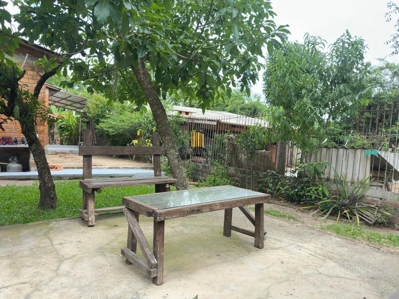 Casa de alvenaria toda reformada e mobiliada no bairro Lami