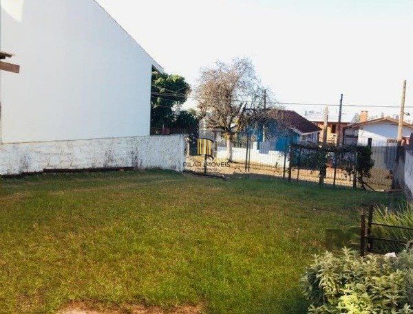 Casa de alvenaria com um quarto à venda no bairro Partenon, próximo à PUC, Aparicio, Bento Gonçalves e Salvador França, em Porto Alegre/RS