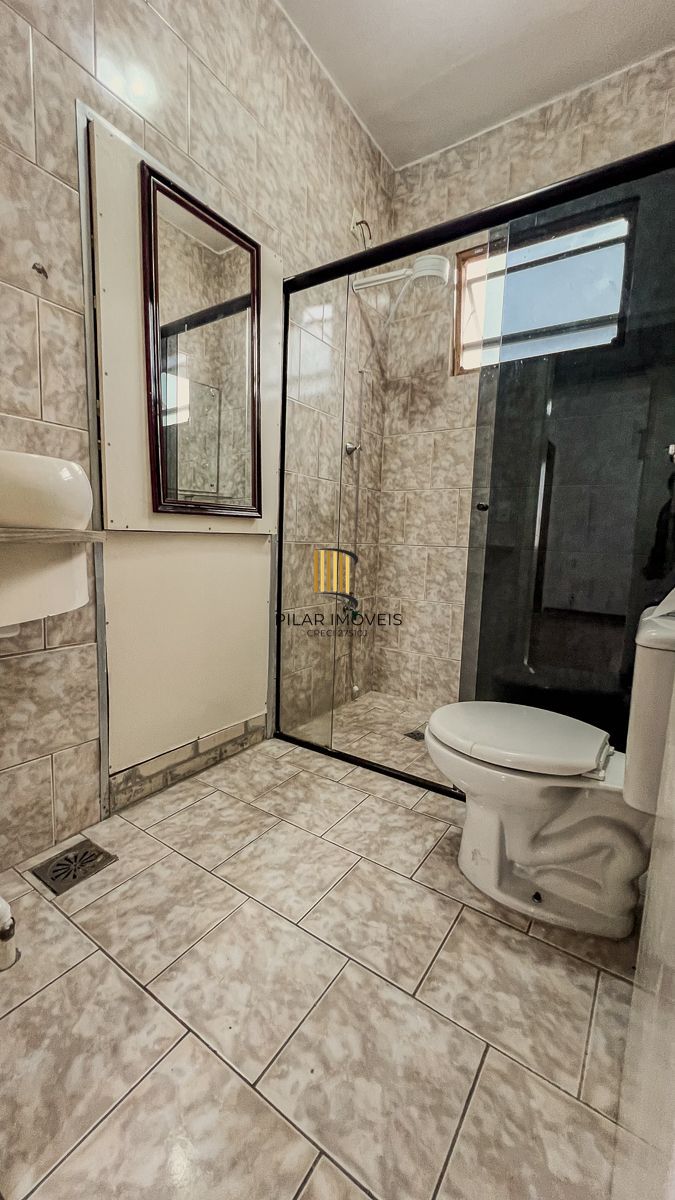 Apartamento com 02 quartos e 01 vaga, no Bairro Navegantes em Porto Alegre