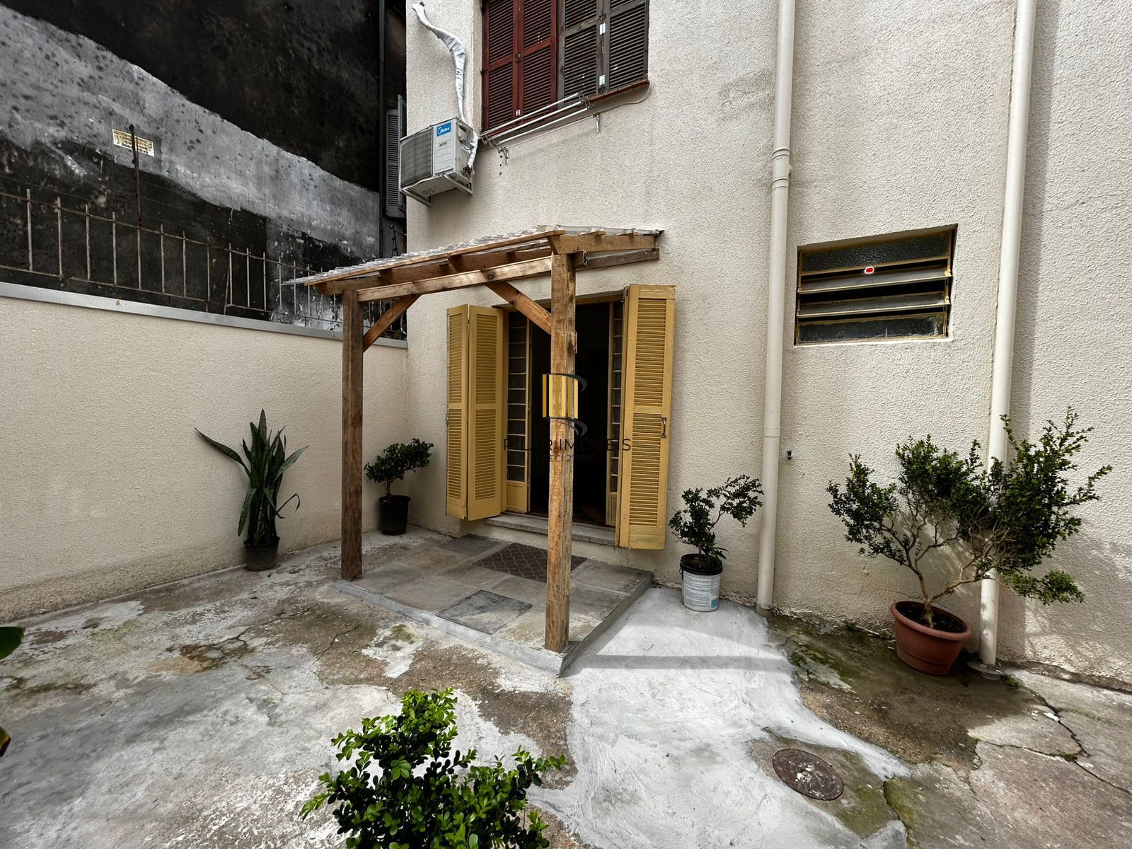 APARTAMENTO GARDEN, 1 QUARTO, PÁTIO PRIVATIVO, PROX HOSPITAL DE CLINICAS POA/RS