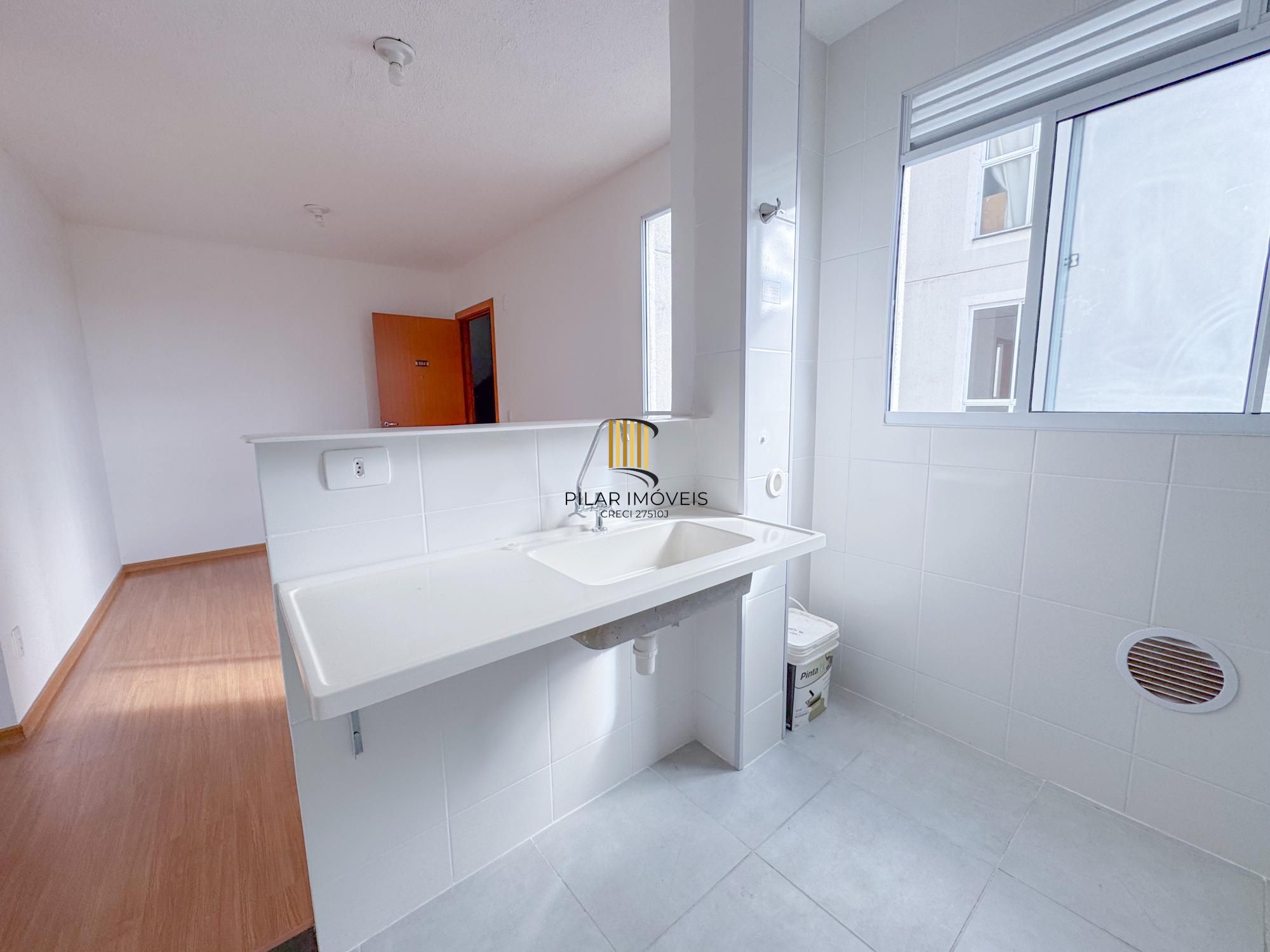 Apartamento com 02 quartos e 01 vaga escriturada, no Morro Santana