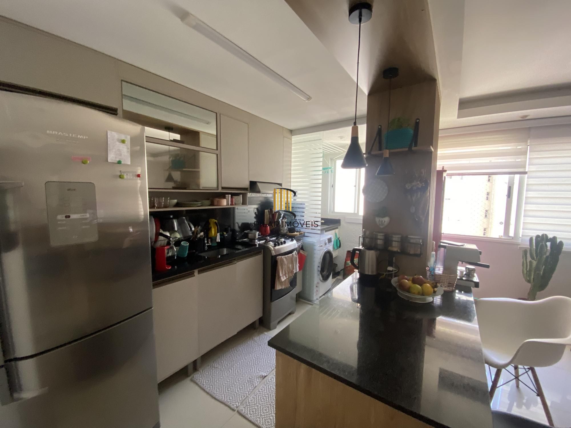 Apartamento de 2 quartos, suíte, semimobiliado, no bairro Vila Ipiranga.