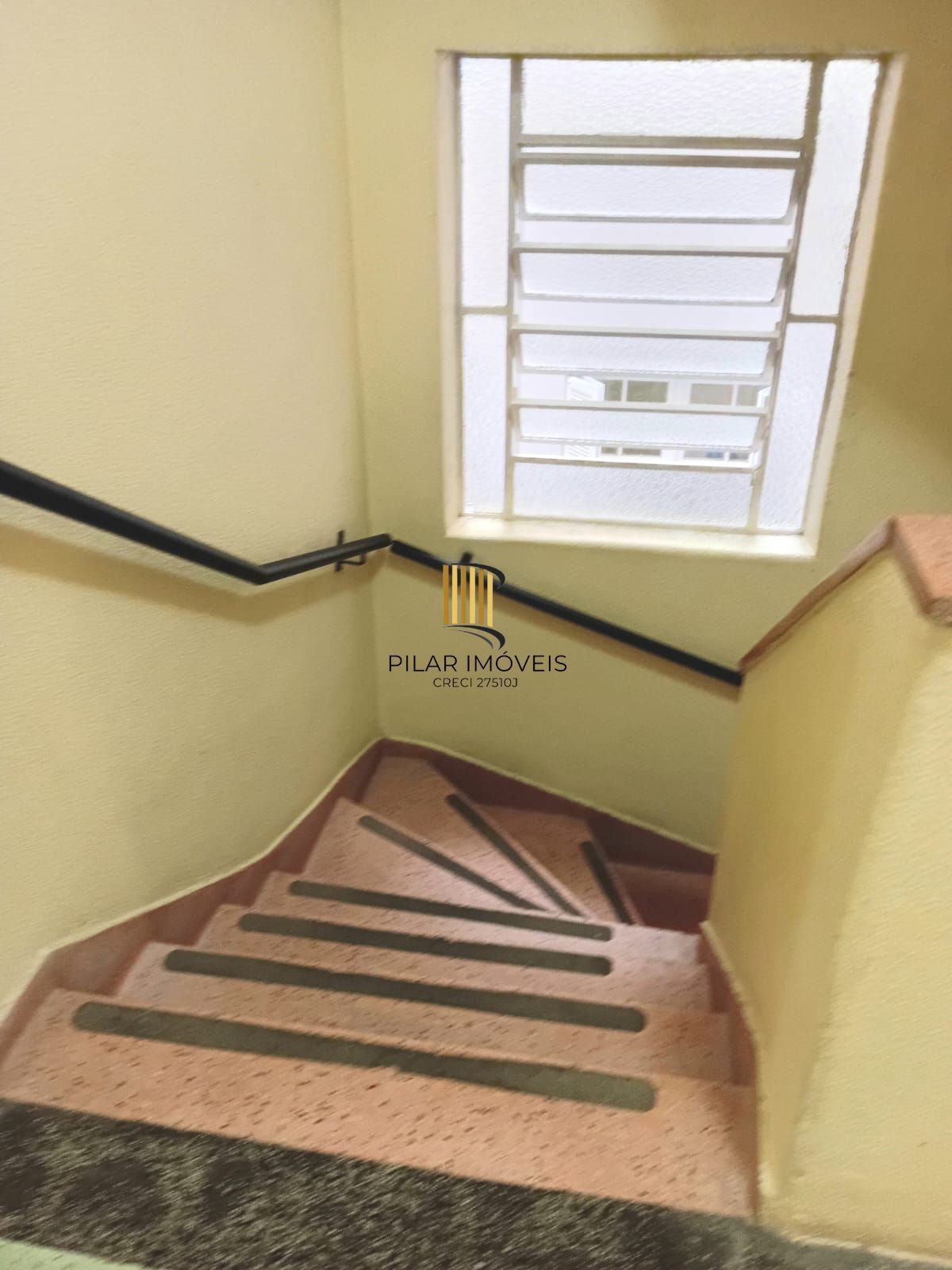 Apartamento 3 dormitórios, frente, sacada no bairro Santana - Porto Alegre - RS